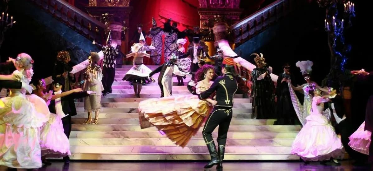 Strój aktora: Jak kostiumy wpływają na postaci w teatrze i filmie