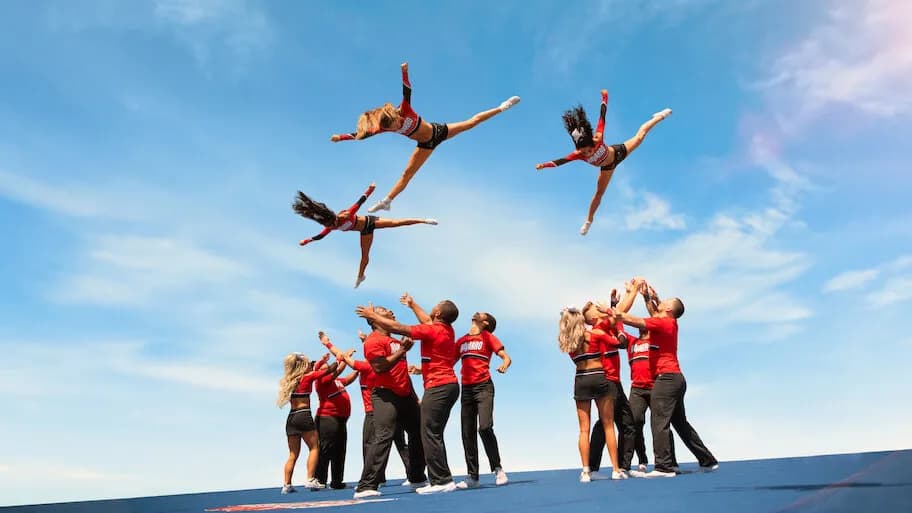 Najlepsze filmy o cheerleaderkach, które musisz zobaczyć już teraz
