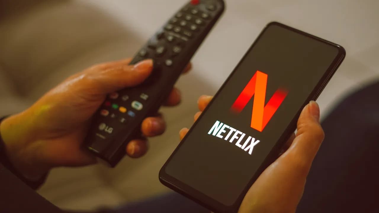 Czy można dzielić konto Netflix? Poznaj zasady i ryzyka związane z tym